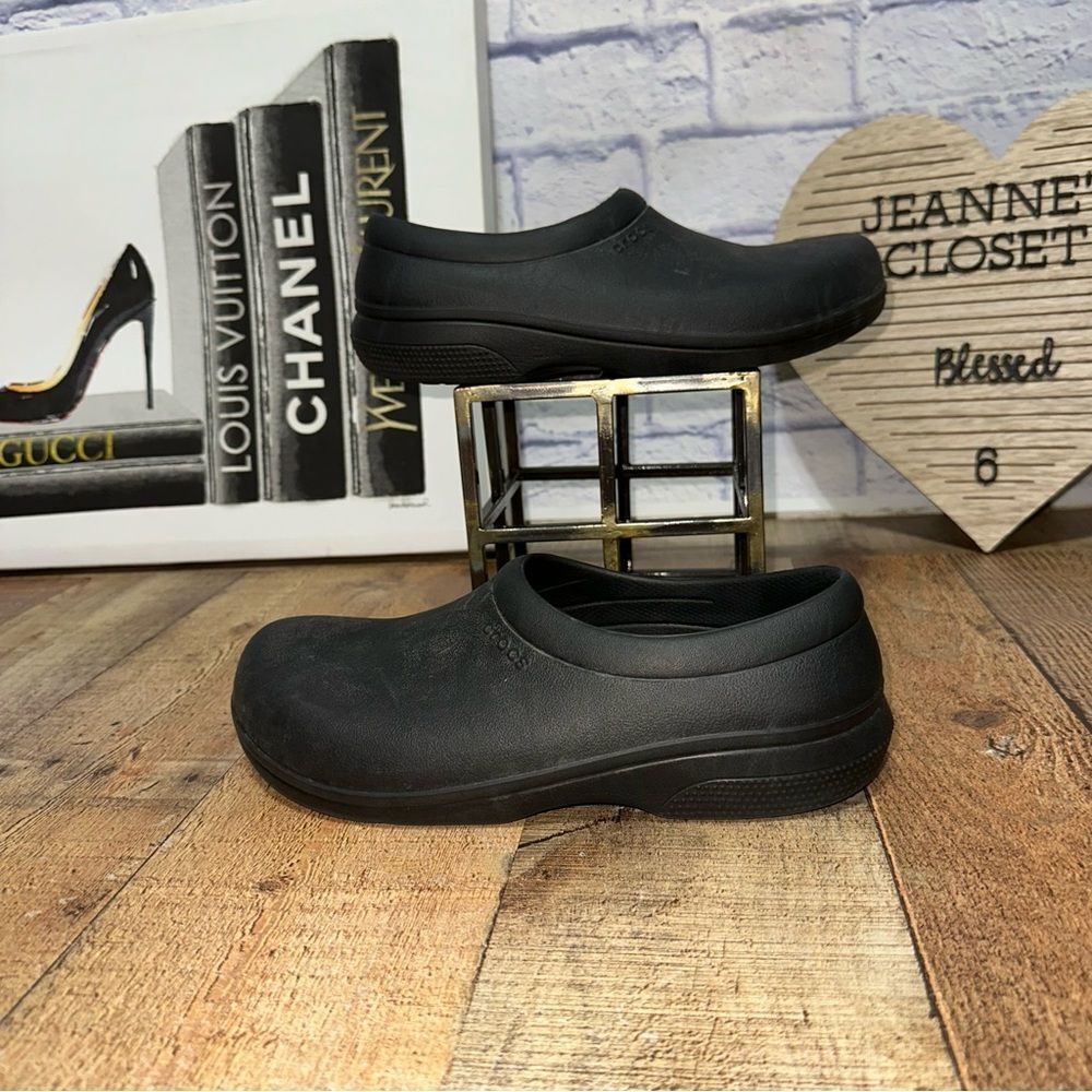 CROCS UNISEX ADULT ON THE CLOCK CLOG SLIP RESISTANT WORK SHOE M 8 W 10 BLACK